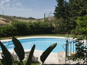 Гостиница Delightful charming house with pool and all the facilities you need, Бузето Палиццоло
